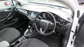 2019 Holden Astra - Thumbnail