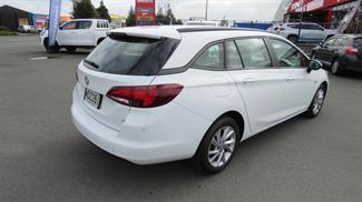 2019 Holden Astra - Thumbnail