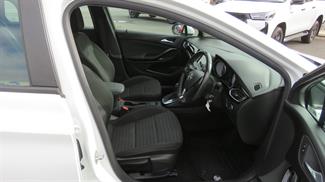 2019 Holden Astra - Thumbnail