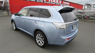 2014 Mitsubishi Outlander - Thumbnail