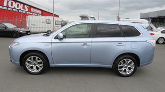 2014 Mitsubishi Outlander - Thumbnail