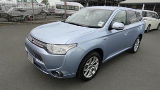 2014 Mitsubishi Outlander - Thumbnail