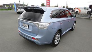 2014 Mitsubishi Outlander - Thumbnail