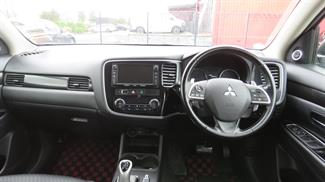 2014 Mitsubishi Outlander - Thumbnail