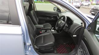 2014 Mitsubishi Outlander - Thumbnail