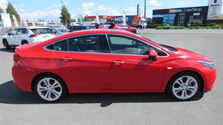 2018 Holden Astra - Thumbnail