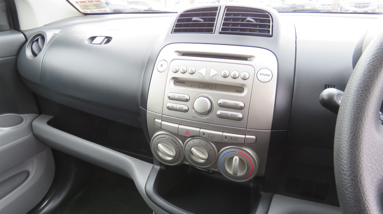 2010 Daihatsu Sirion
