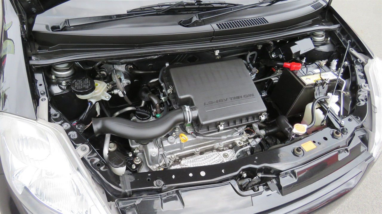 2010 Daihatsu Sirion