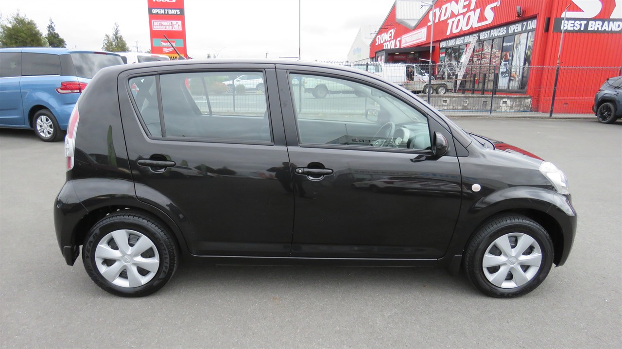 2010 Daihatsu Sirion