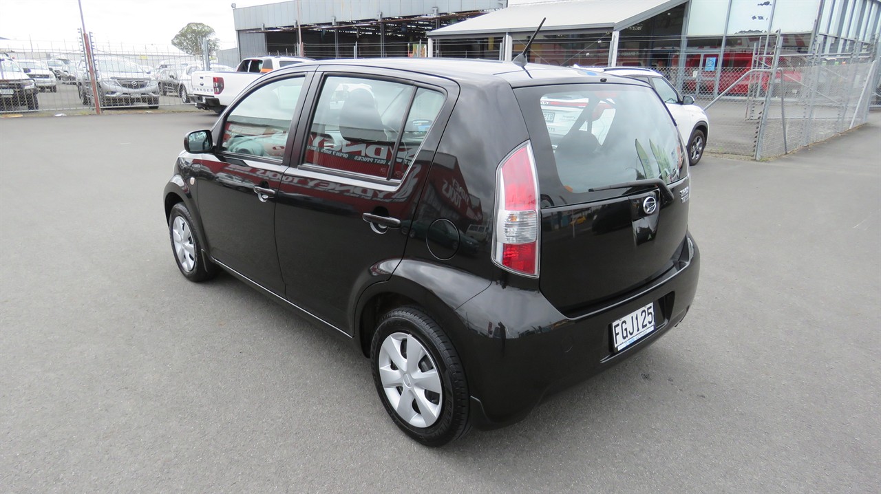 2010 Daihatsu Sirion