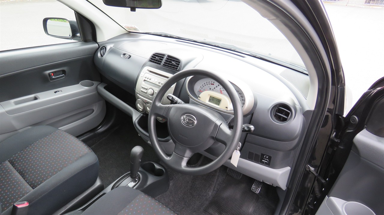 2010 Daihatsu Sirion