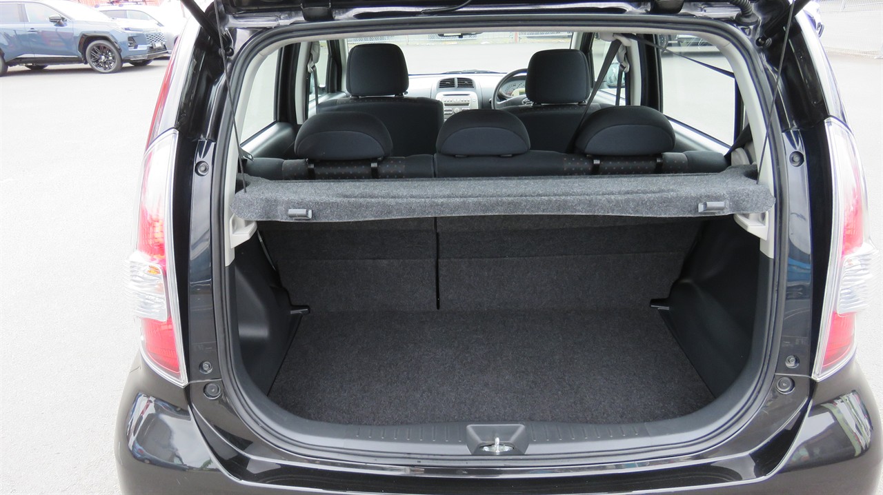 2010 Daihatsu Sirion