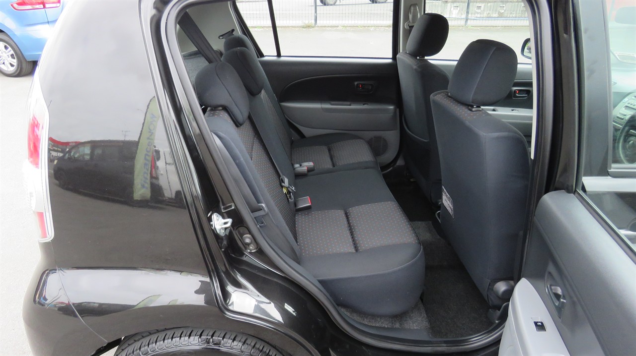 2010 Daihatsu Sirion