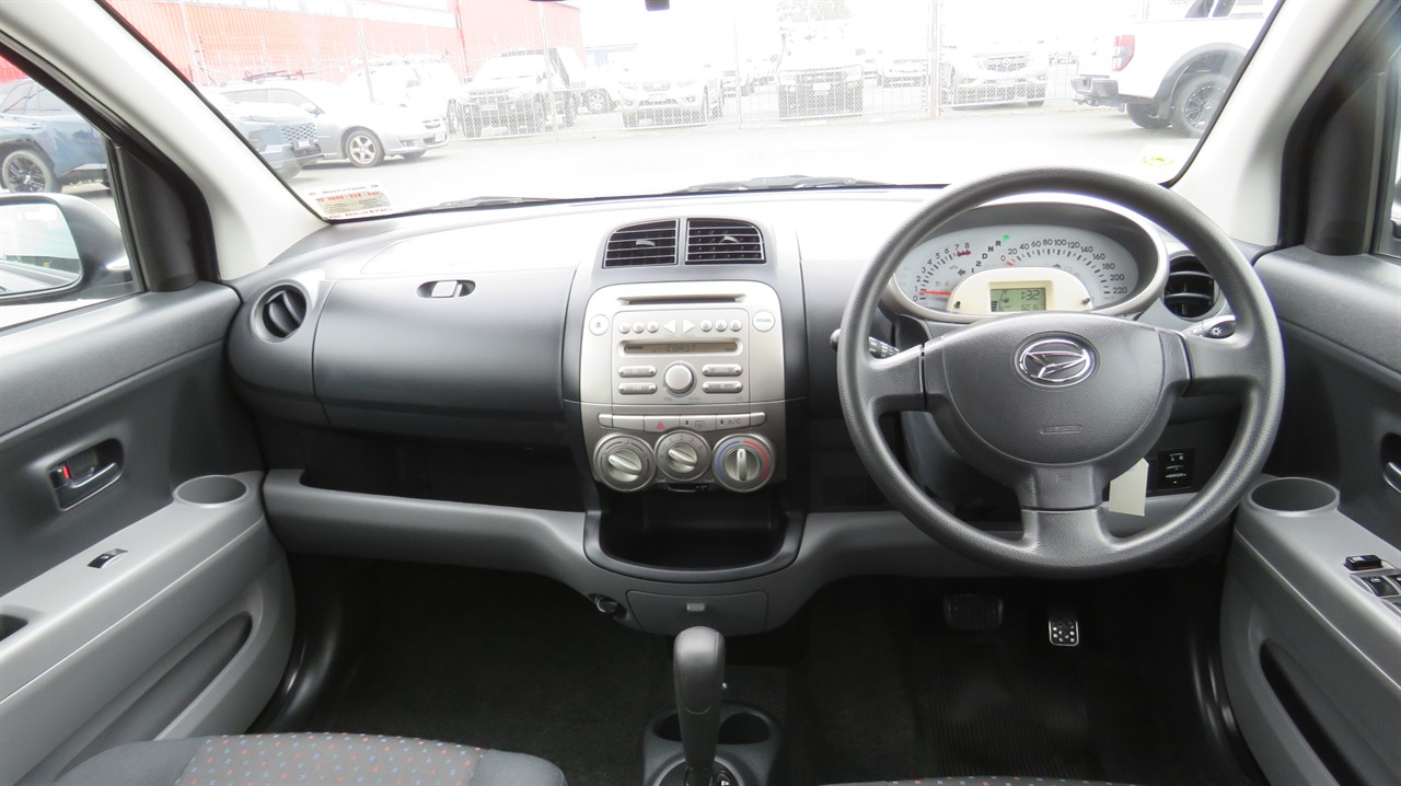 2010 Daihatsu Sirion
