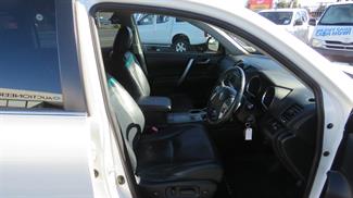 2011 Toyota Kluger - Thumbnail